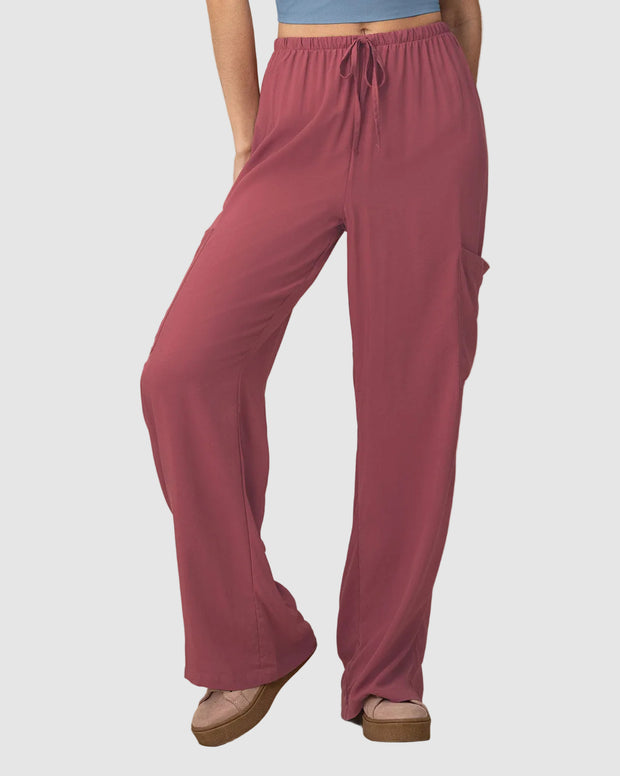 Pantalón tipo cargo con elástico en cintura ajustable