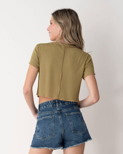 camiseta-crop-top-con-costuras-expuestas-decorativas#color_381-camel