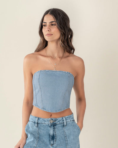 Blusa strapless en denim#color_141-indigo