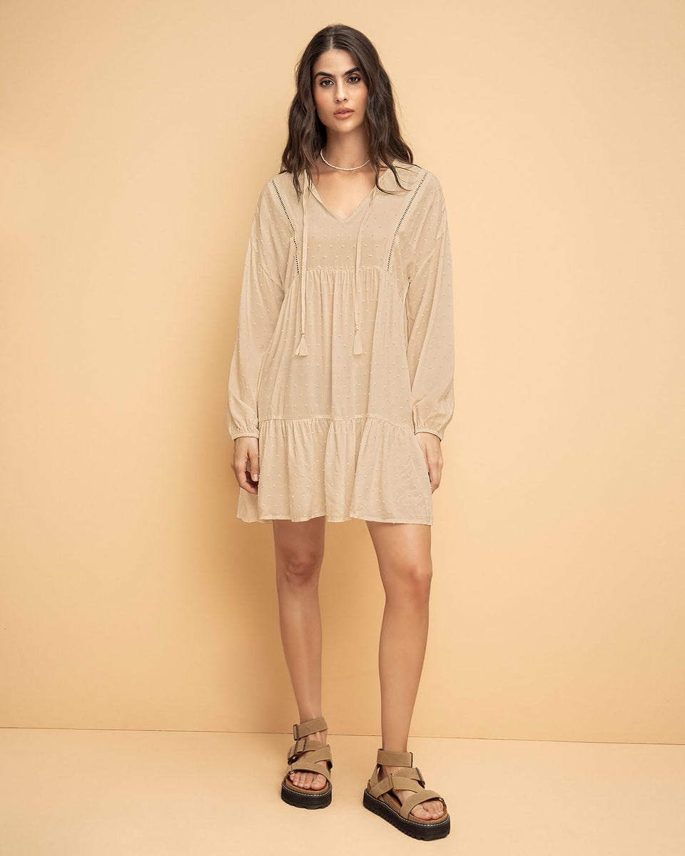 Vestido corto con volumen en mangas