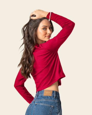 Camiseta manga larga con botones funcionales en frente#color_c35-rojo-oscuro