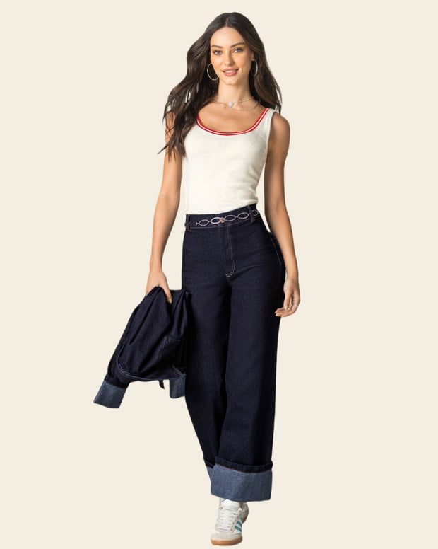 Camiseta ajustada con detalles en contraste