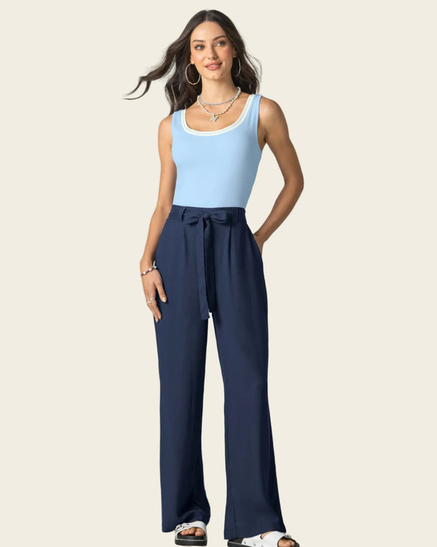 Camiseta ajustada con detalles en contraste