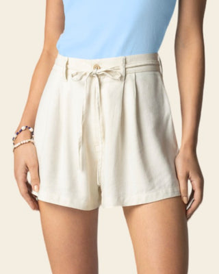 Short de tiro alto con pinzas y lazo anudable#color_084-arena