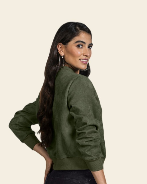 Chaqueta-en-textura-gamuza-y-acabados-acanalados