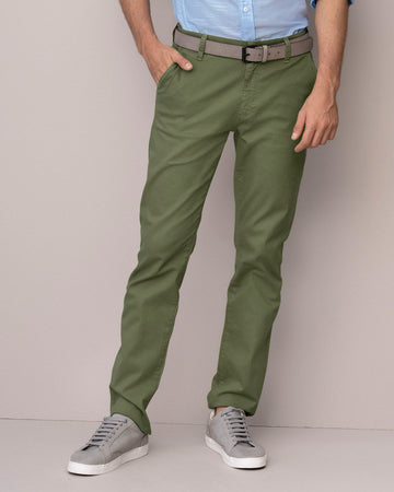 Pantalón Texas silueta semi ajustada#color_172-verde