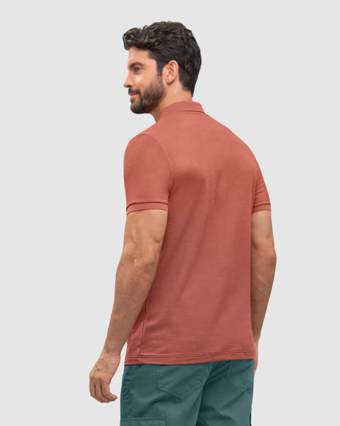Camiseta tipo polo con bordado en frente#color_211-salmon