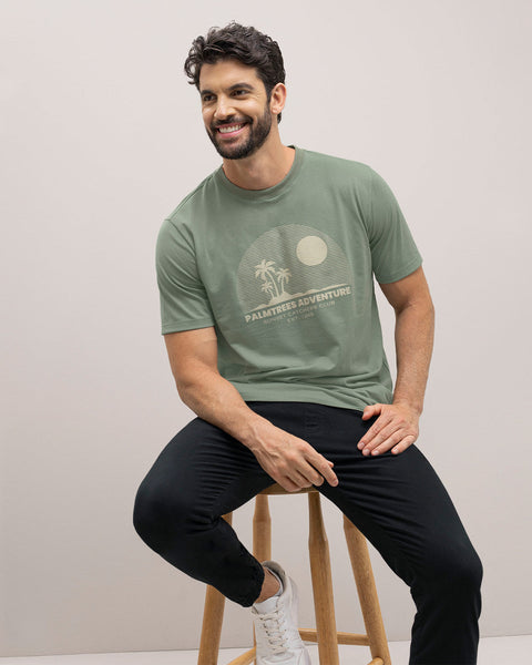Camiseta manga corta con estampado localizado y cuello redondo#color_198-verde-medio