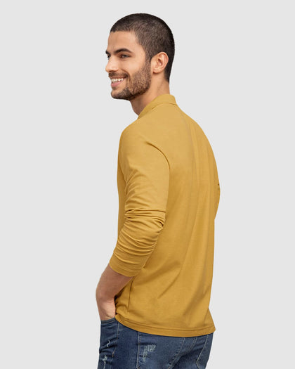 Camiseta tipo polo manga larga con bordado en frente#color_168-mostaza