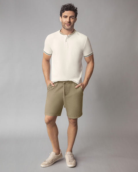 Camiseta con cuello henley y perilla funcional#color_165-marfil