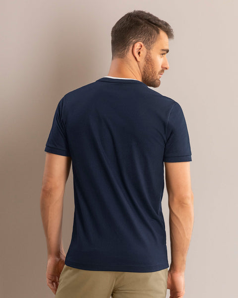 Camiseta con cuello henley y perilla funcional#color_457-azul