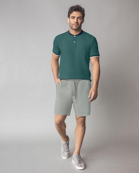 Camiseta con cuello henley y perilla funcional#color_614-verde-azul