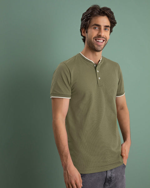 Camiseta con cuello y puños tejidos en contraste#color_660-verde-oscuro