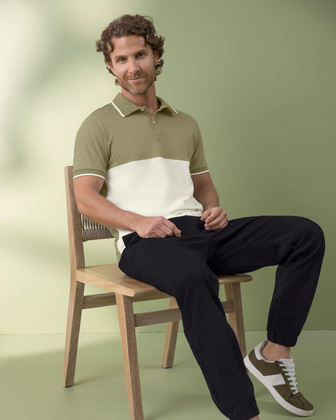 Camiseta tipo polo bloque de color#color_395-verde-marfil