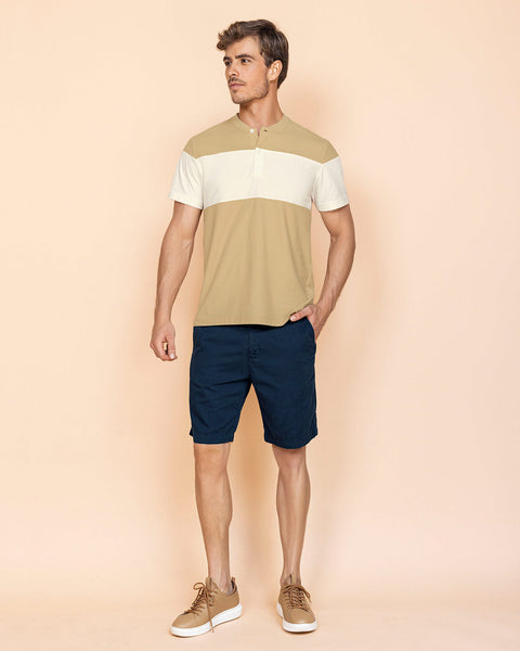 Camiseta henley bloque de color#color_084-arena-bloque-marfil