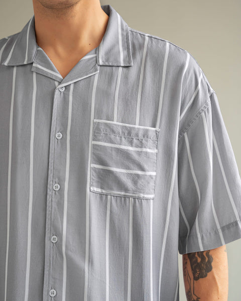 Camisa manga corta silueta oversized#color_711-gris