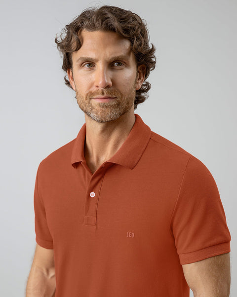 Camiseta tipo polo manga corta masculina#color_b99-terracota