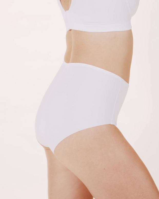 Panty clásico efecto invisible de control fuerte en abdomen