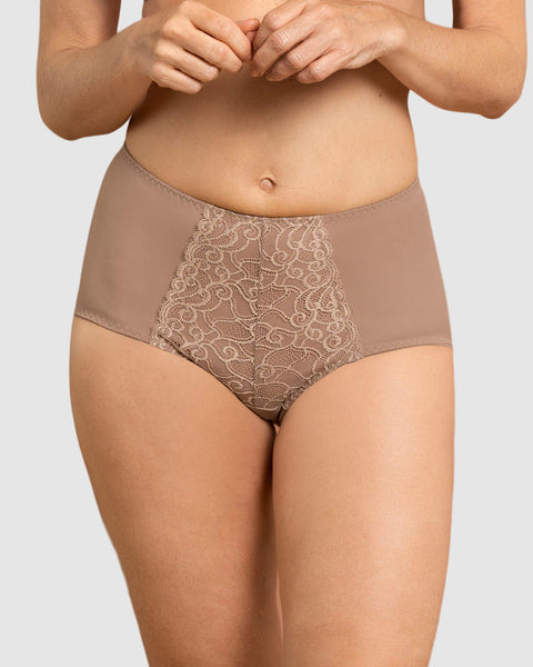 Panty clásico de compresión suave con toques de encaje en abdomen#color_857-cafe-medio