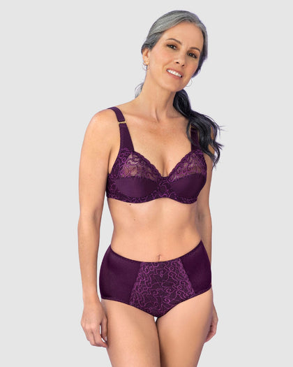 Panty clásico de compresión suave con toques de encaje en abdomen#color_a97-uva